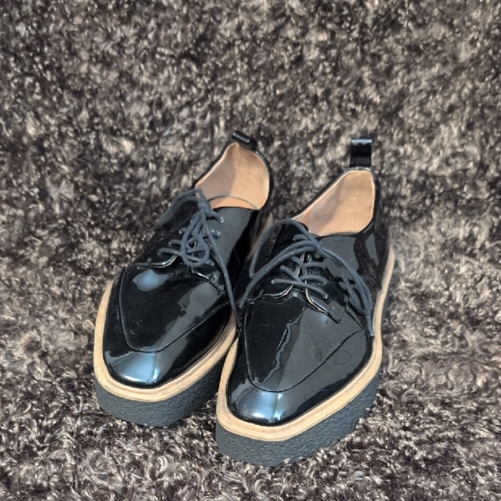 Like New Sleek Zara Black Patent Leather Oxfords